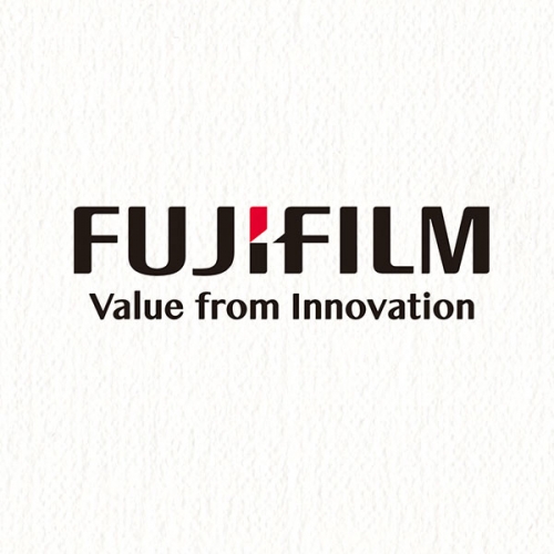 フジフイルムのポスターにismで撮影した家族写真が採用されました。